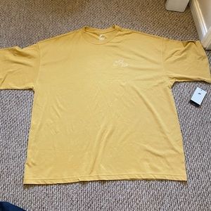 NIKE OVERSIZED FIT TEE